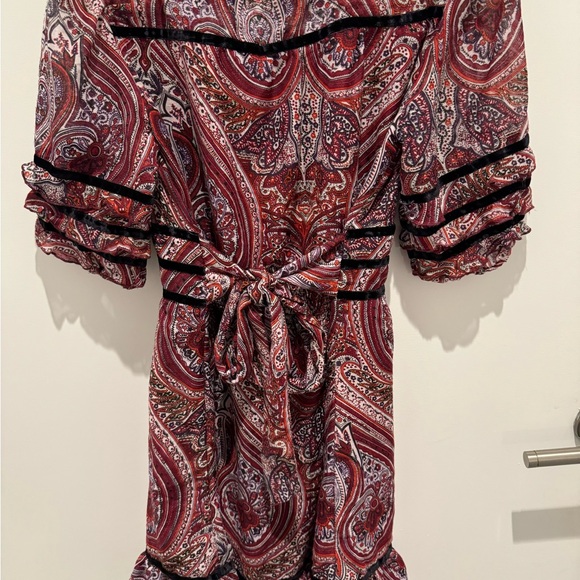 Bebe flowy dress with tie - Picture 2 of 3